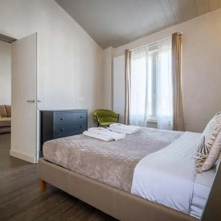 Elegant And Luxury @altare Della Patria Apartment